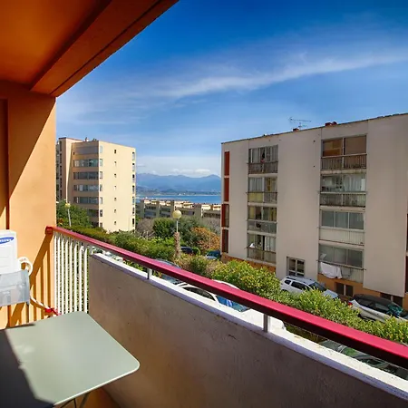 Eugenie Centre-ville Αζάτσιο